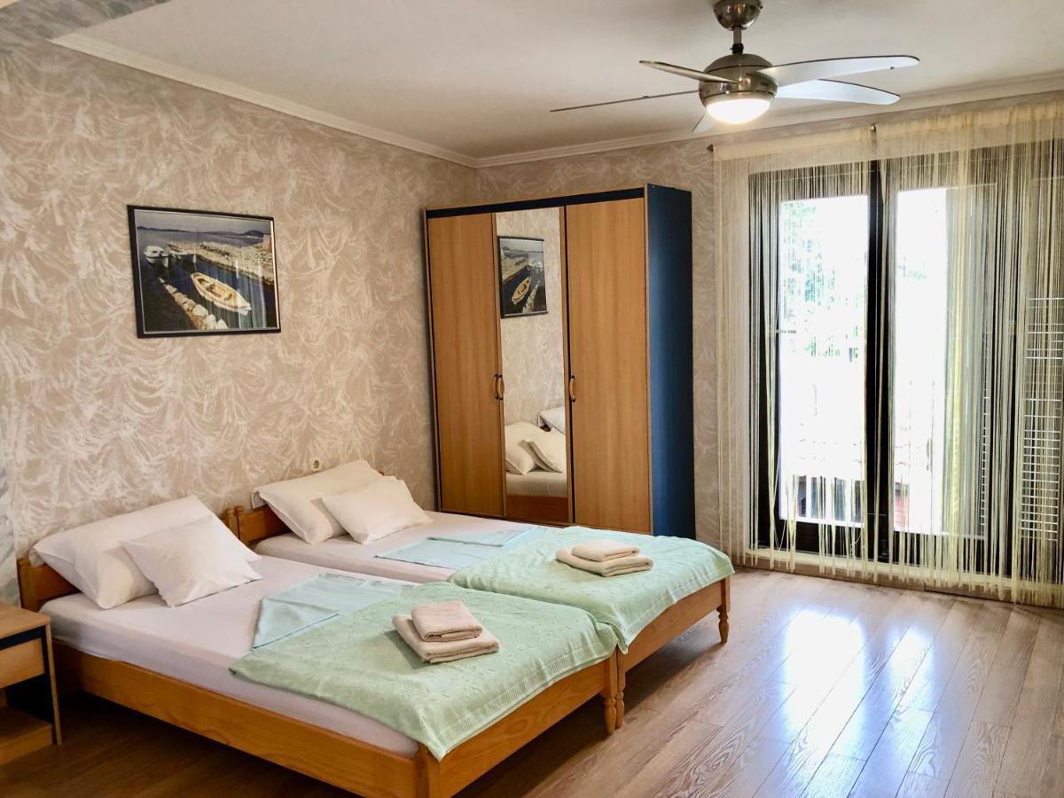 Apartments Pine & Oak With Shared Seasonal Hot Tub Privlaka  Luaran gambar