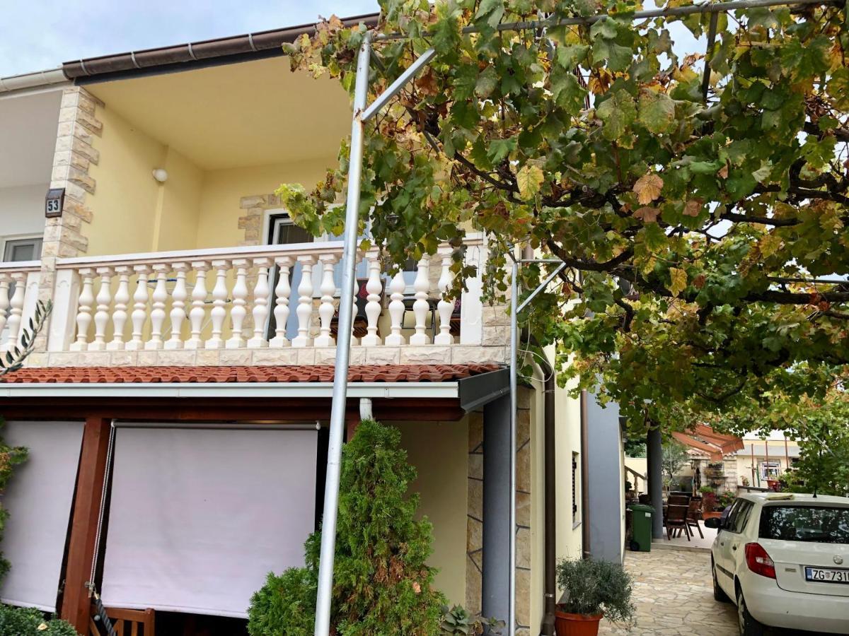 Apartments Pine & Oak With Shared Seasonal Hot Tub Privlaka  Luaran gambar