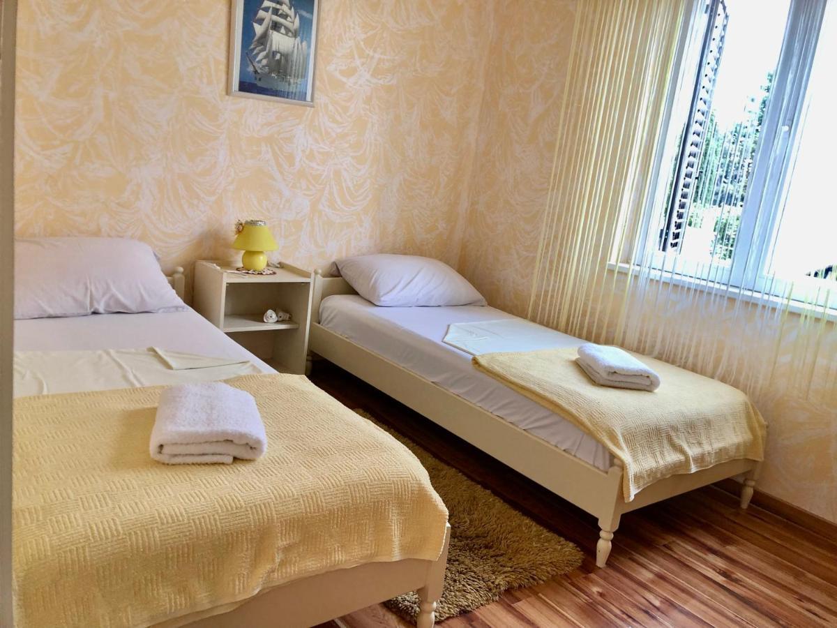 Apartments Pine & Oak With Shared Seasonal Hot Tub Privlaka  Luaran gambar