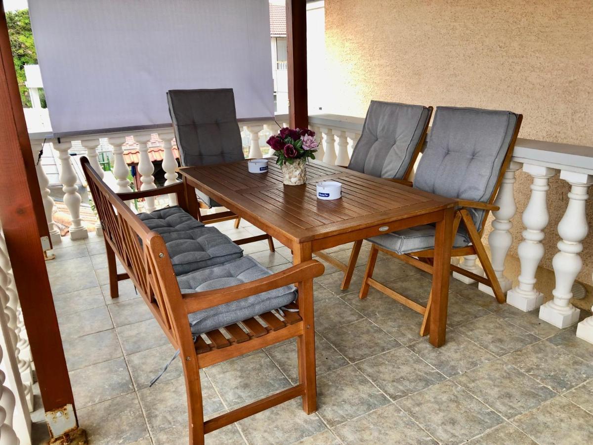 Apartments Pine & Oak With Shared Seasonal Hot Tub Privlaka  Luaran gambar