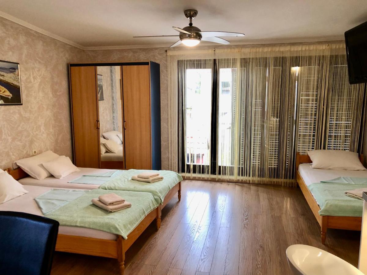 Apartments Pine & Oak With Shared Seasonal Hot Tub Privlaka  Luaran gambar