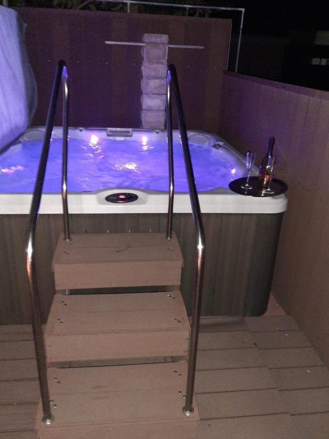 Apartments Pine & Oak With Shared Seasonal Hot Tub Privlaka  Luaran gambar